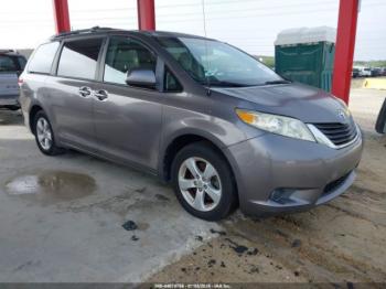  Salvage Toyota Sienna