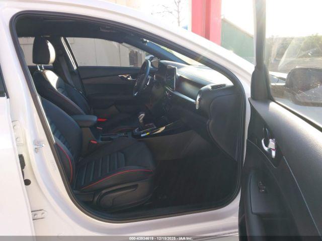 Kia Forte Gt Image 3