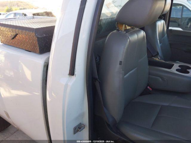 Chevrolet Silverado 1500 Work Truck Image 7