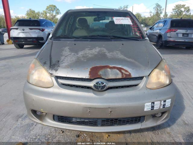 Toyota ECHO Image 11