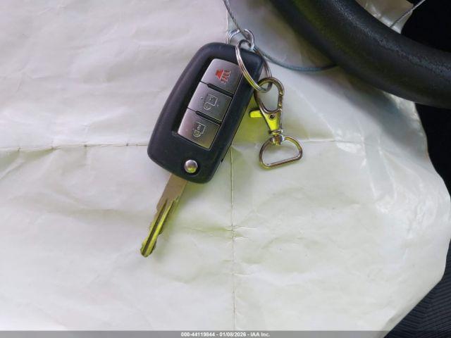 Nissan Rogue S Image 8