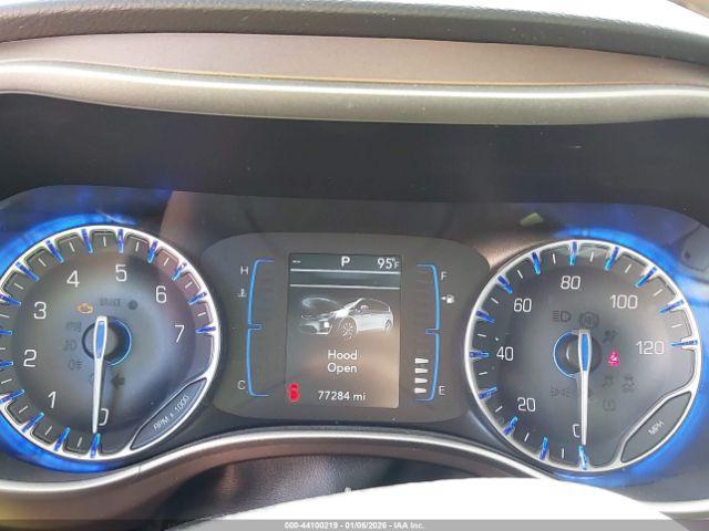 Chrysler Pacifica Touring L Image 12