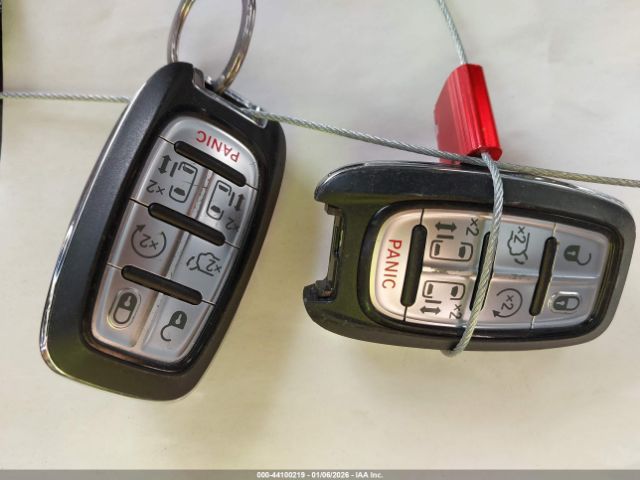 Chrysler Pacifica Touring L Image 5