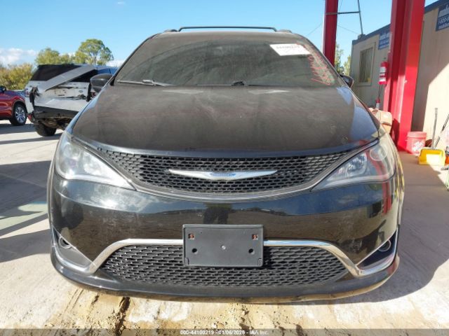 Chrysler Pacifica Touring L Image 8