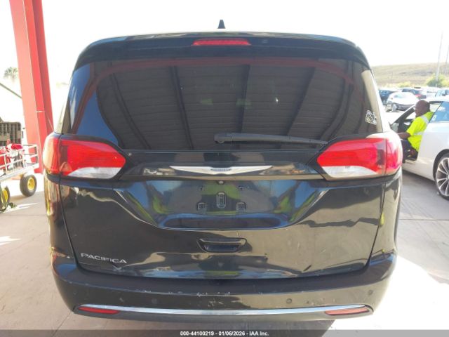 Chrysler Pacifica Touring L Image 15