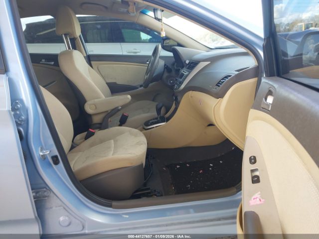 Hyundai ACCENT Image 6