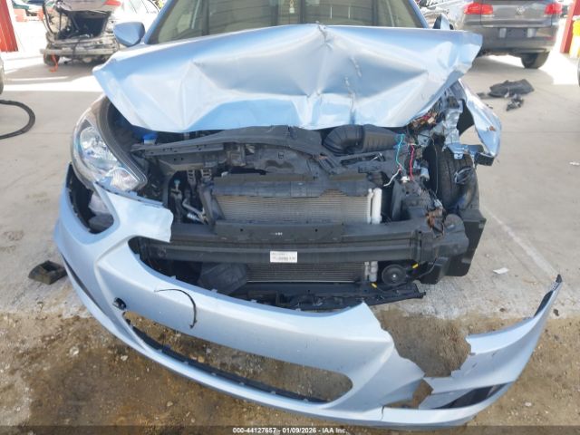 Hyundai ACCENT Image 5