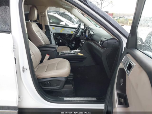 Ford Explorer Limited Image 3